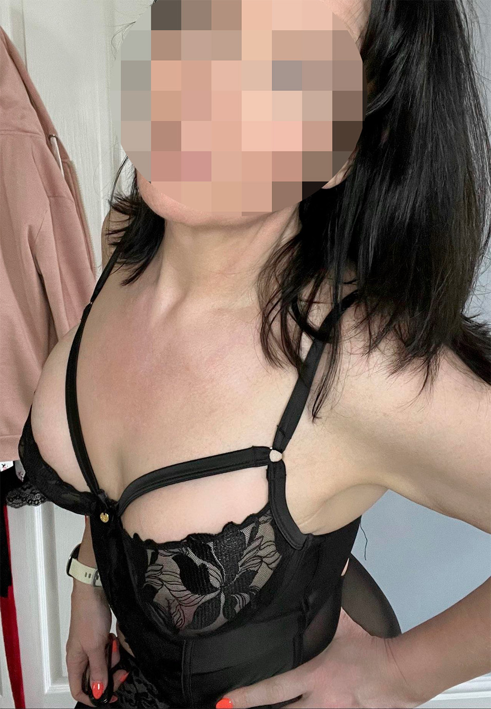 femme infidèle mariée en lingerie